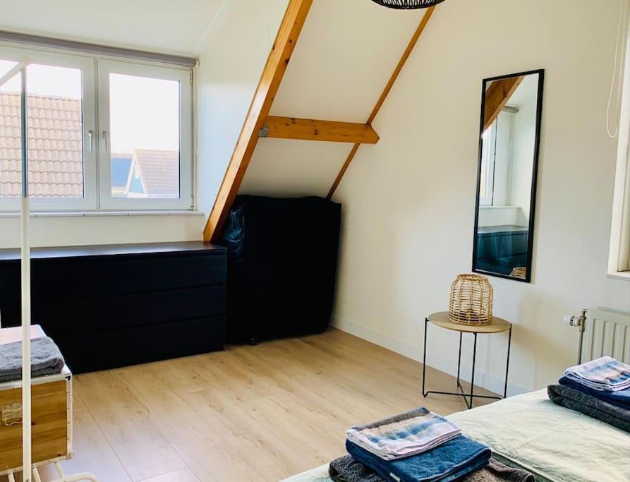 Huebsches Ferienhaus In Ouddorp - Fusslaeufig Zum Strand Und Zentrum מראה חיצוני תמונה
