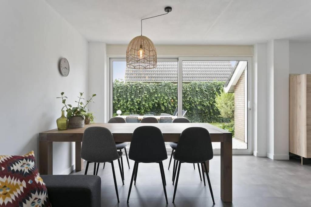 Huebsches Ferienhaus In Ouddorp - Fusslaeufig Zum Strand Und Zentrum מראה חיצוני תמונה