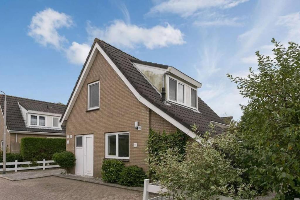 Huebsches Ferienhaus In Ouddorp - Fusslaeufig Zum Strand Und Zentrum מראה חיצוני תמונה